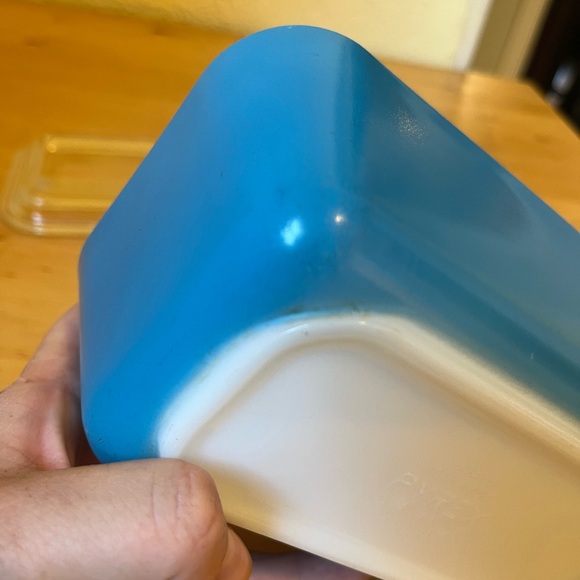 Vintage Pyrex Medium Refrigerator Jar w Lid in Blue - Picture 13 of 16